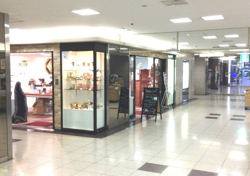 天然石フェリーチェ 大阪本店 - 店内の様子